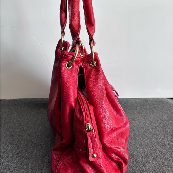 Aldo tote bag in cherry red. Great condition. Gently used. No scratches. - Picture 5 of 12
